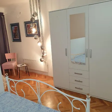 Apartman P-E Pula Exteriör bild