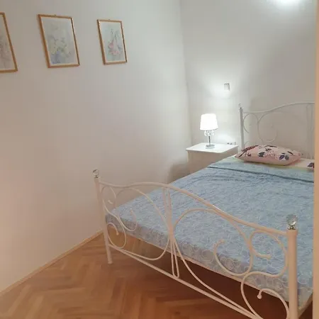 Apartman P-E Pula Exteriör bild