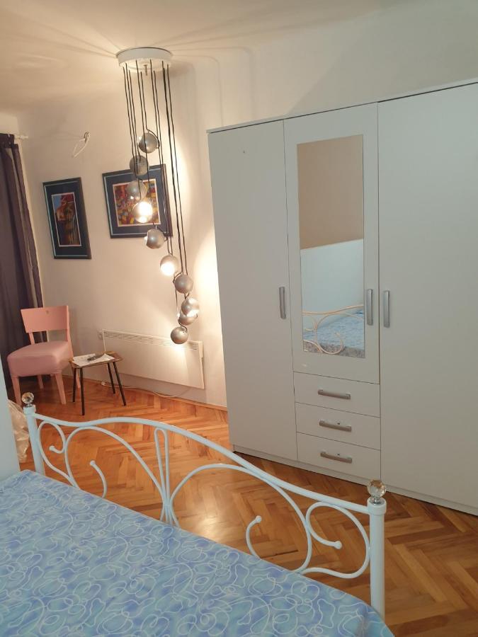 Apartment P-e *